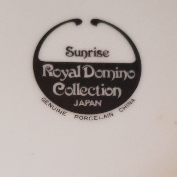 Spring Yellow  Daisy Salad or Desert Plates - Picture 4 of 5